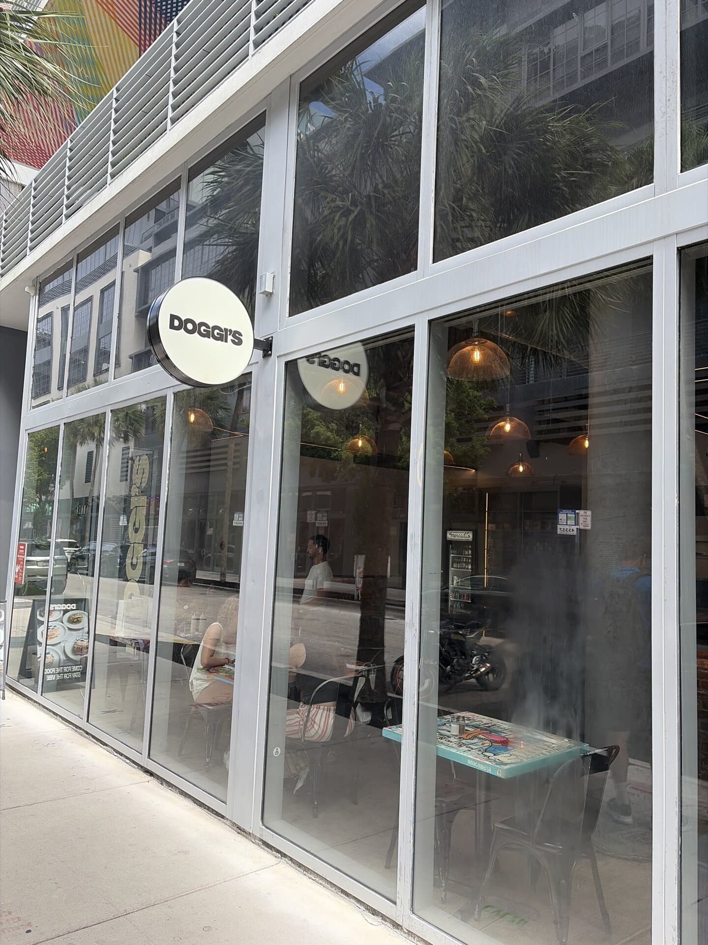 DOGGIS AREPA BAR