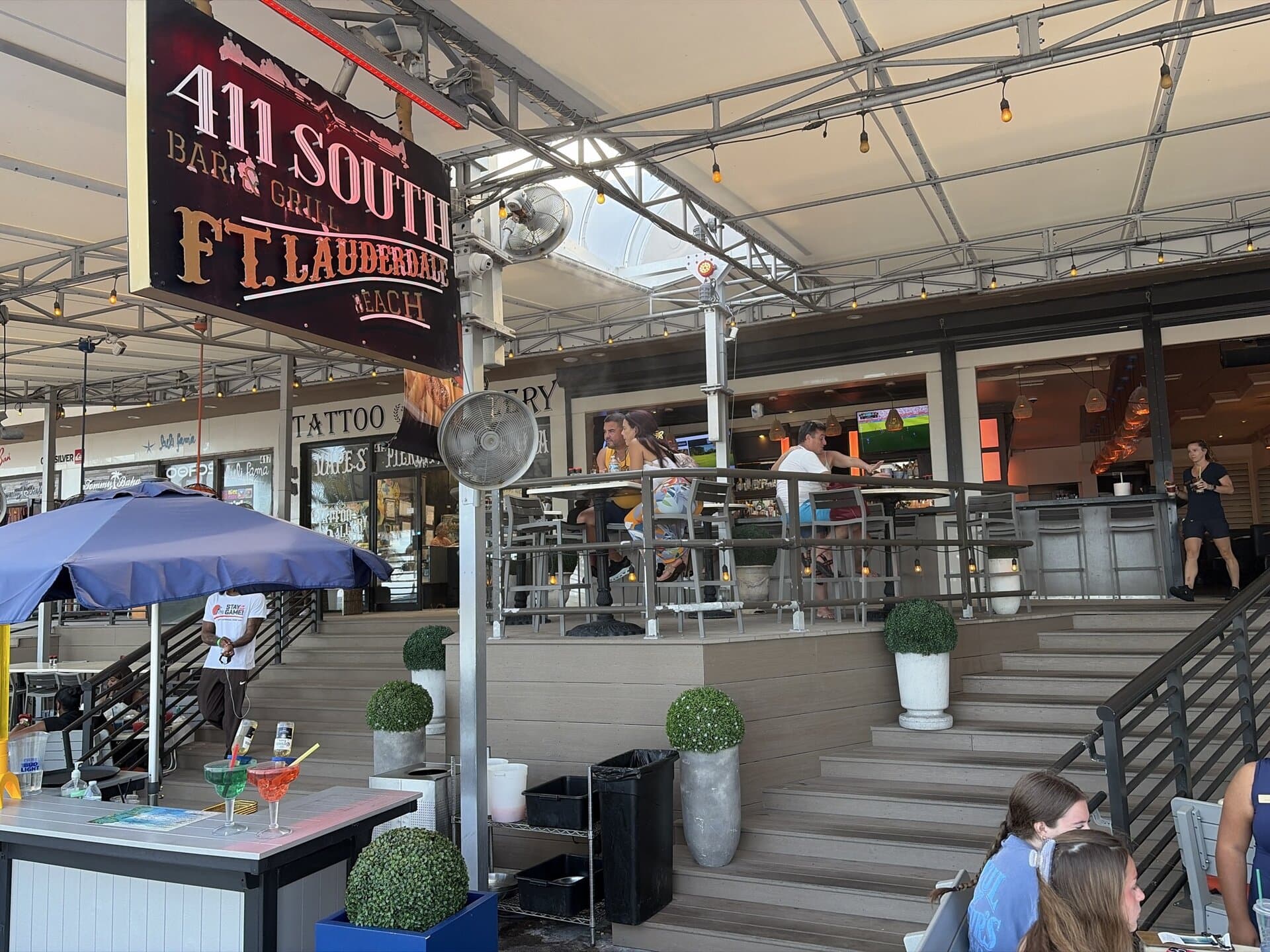 411 SOUTH BAR AND GRILL