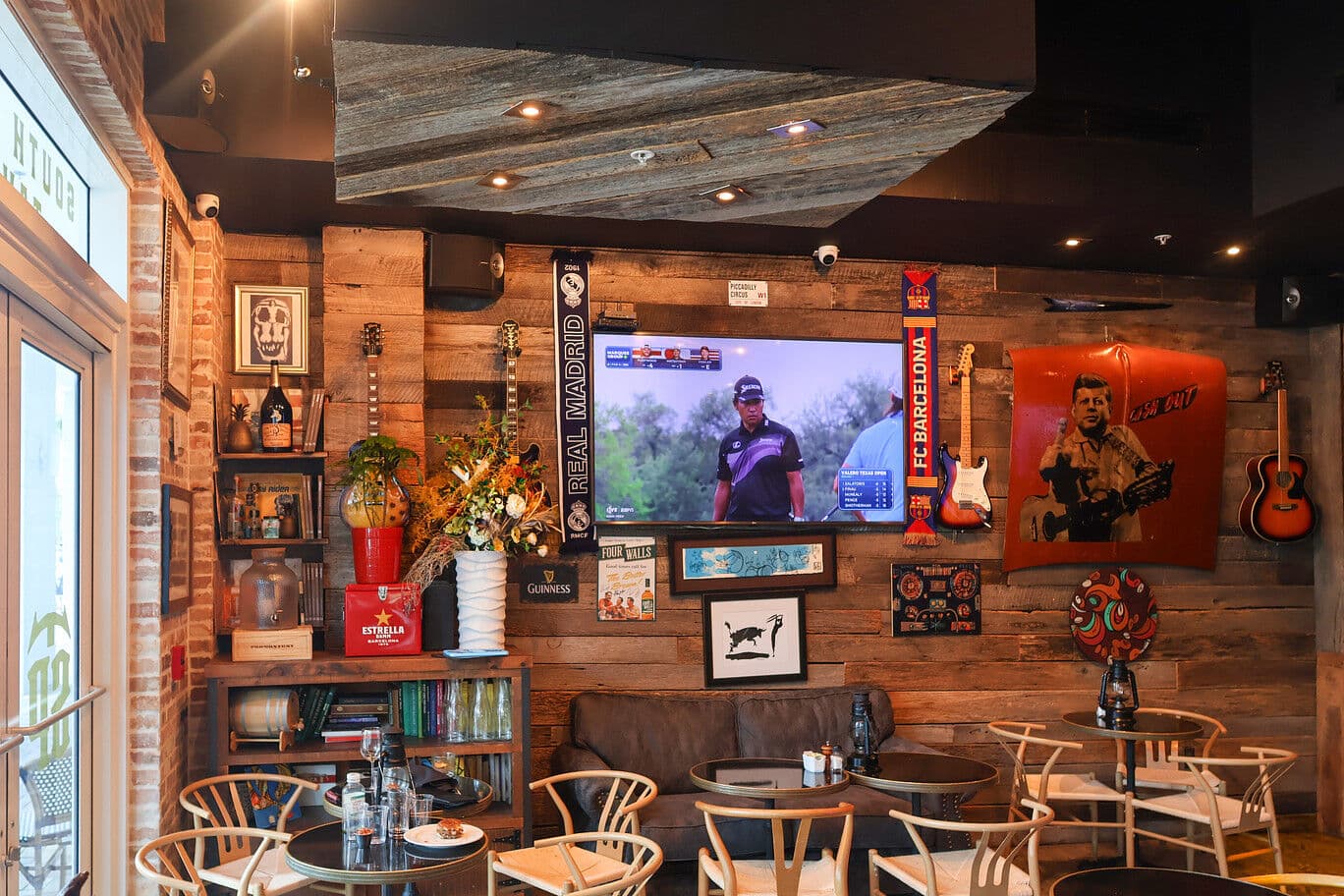 South Pointe Tavern photo 5
