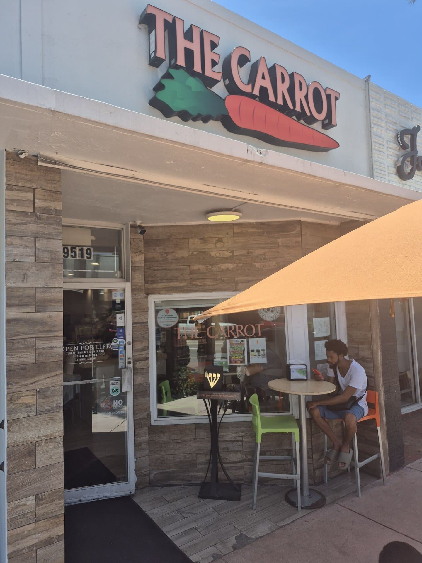 The Fresh Carrot — Mediterranean restaurant