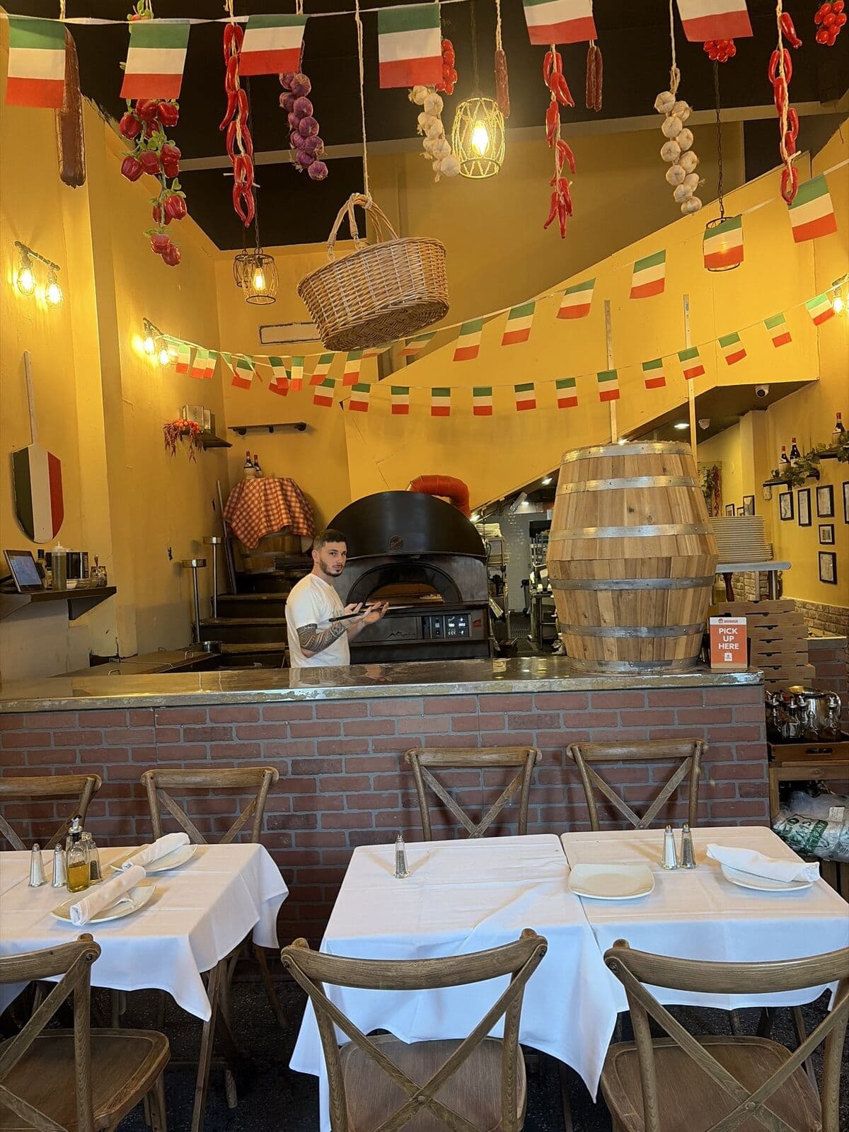 PIZZA TUA ITALIAN RESTAURANT photo 1
