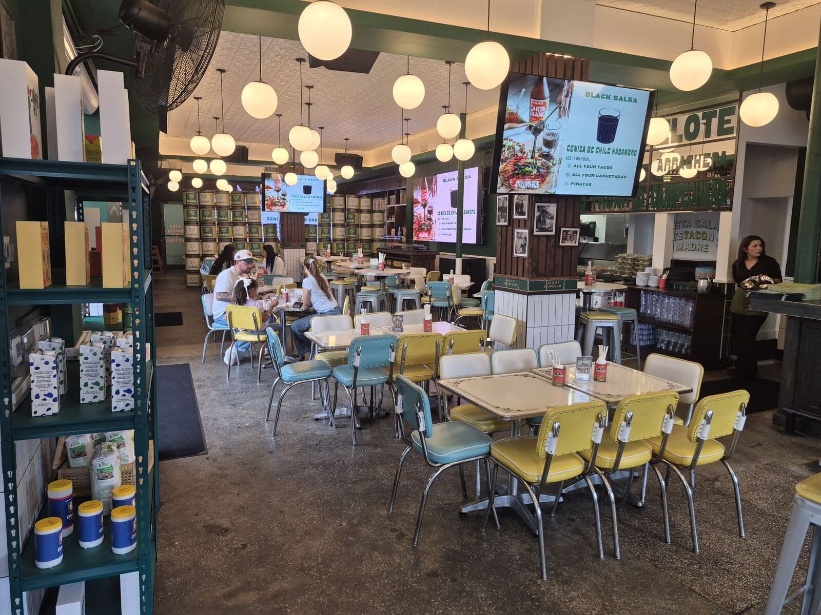 SALA DE DESPECHO / TACOS ATARANTADOS photo 2
