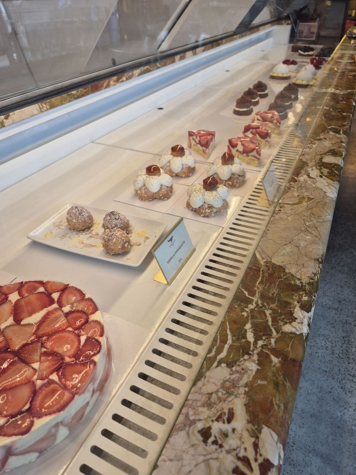 YANN COUVREUR PATISSERIE photo 2
