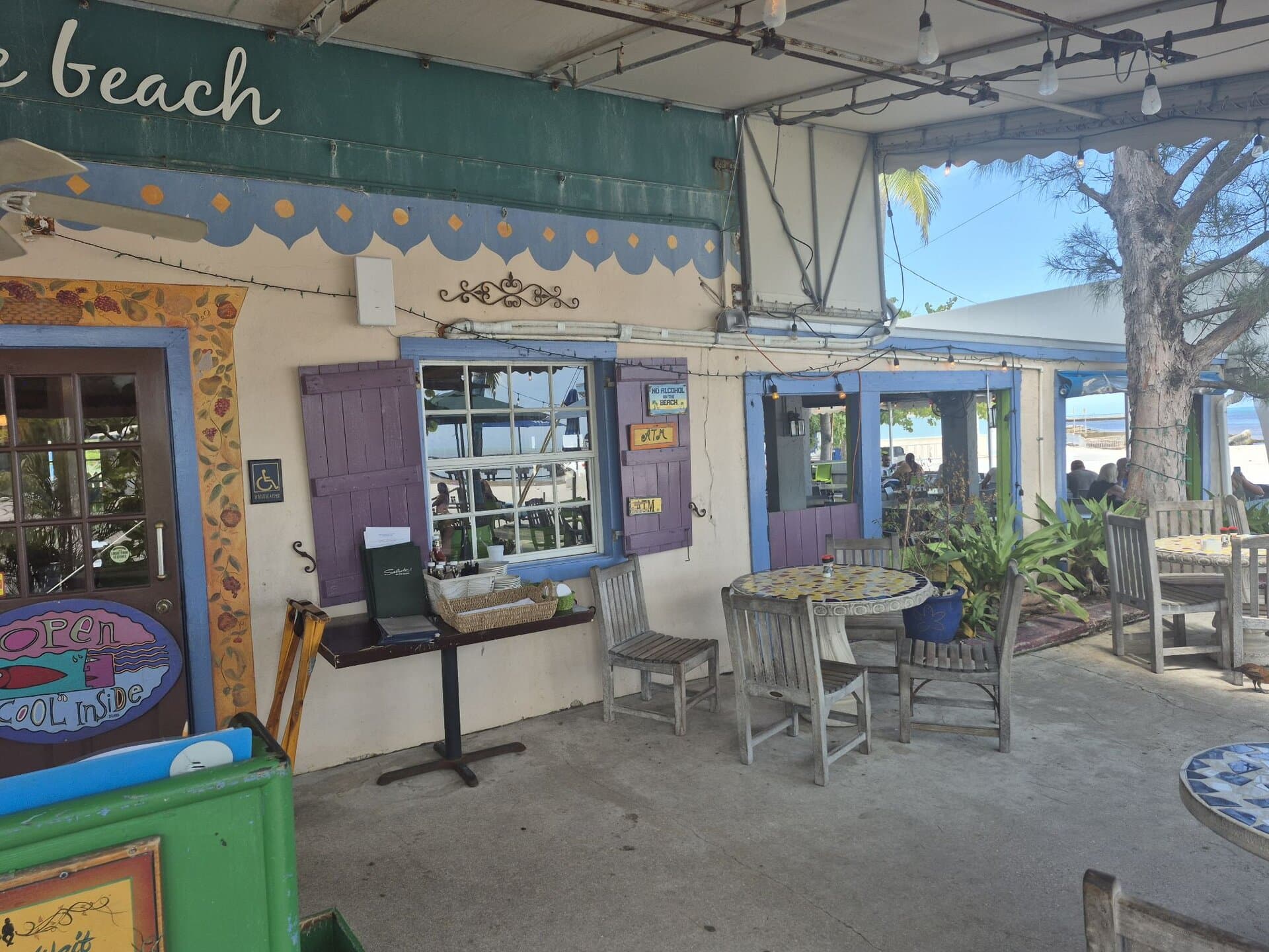 SALUTE restaurant