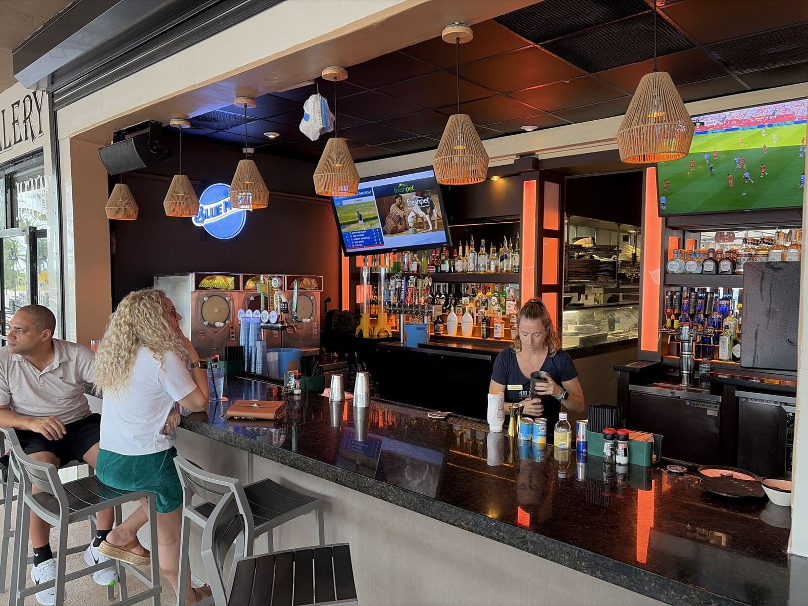 411 SOUTH BAR AND GRILL photo 3