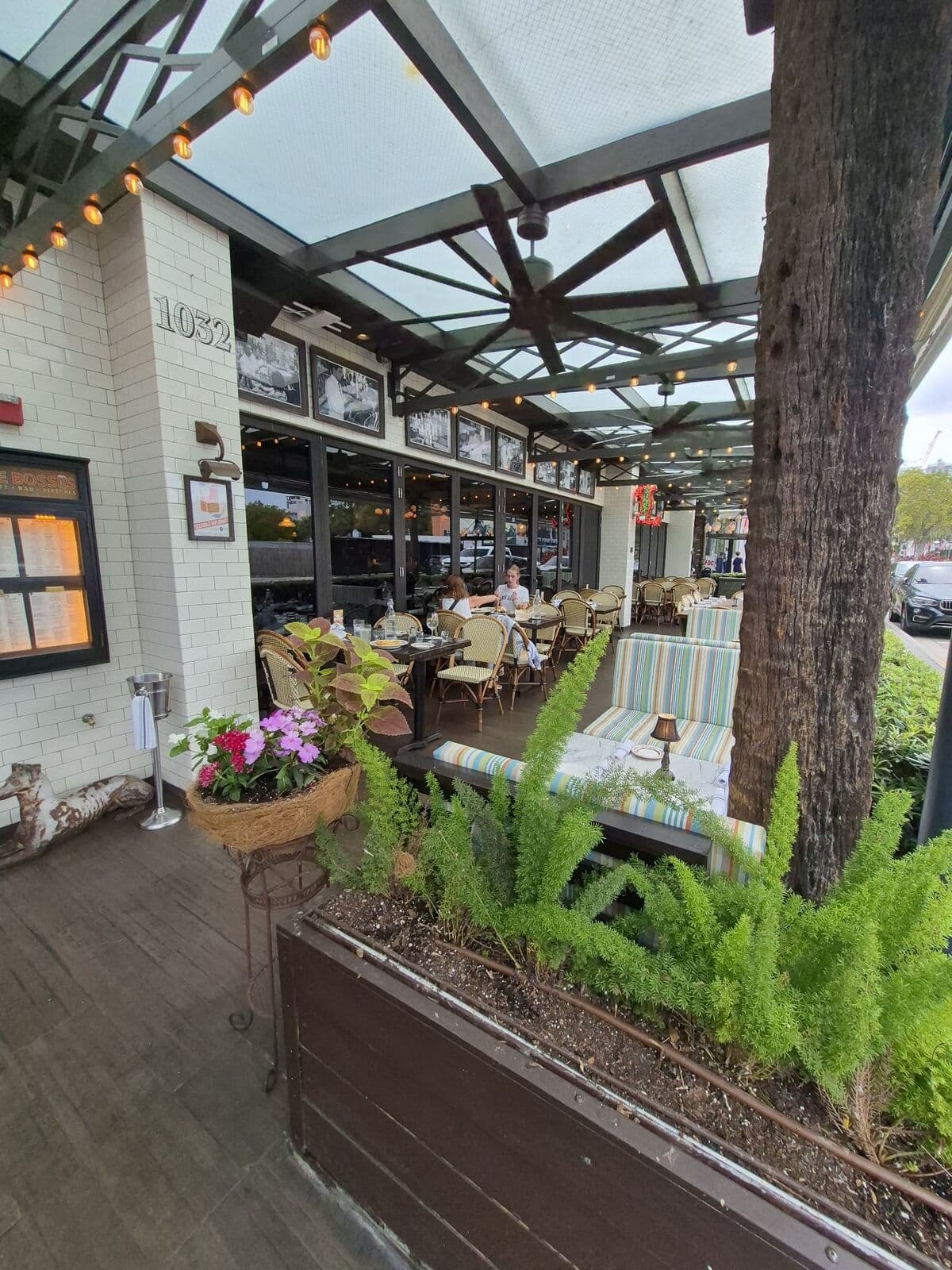 LOUIE BOSSI'S RISTORANTE BAR PIZZERIA photo 2