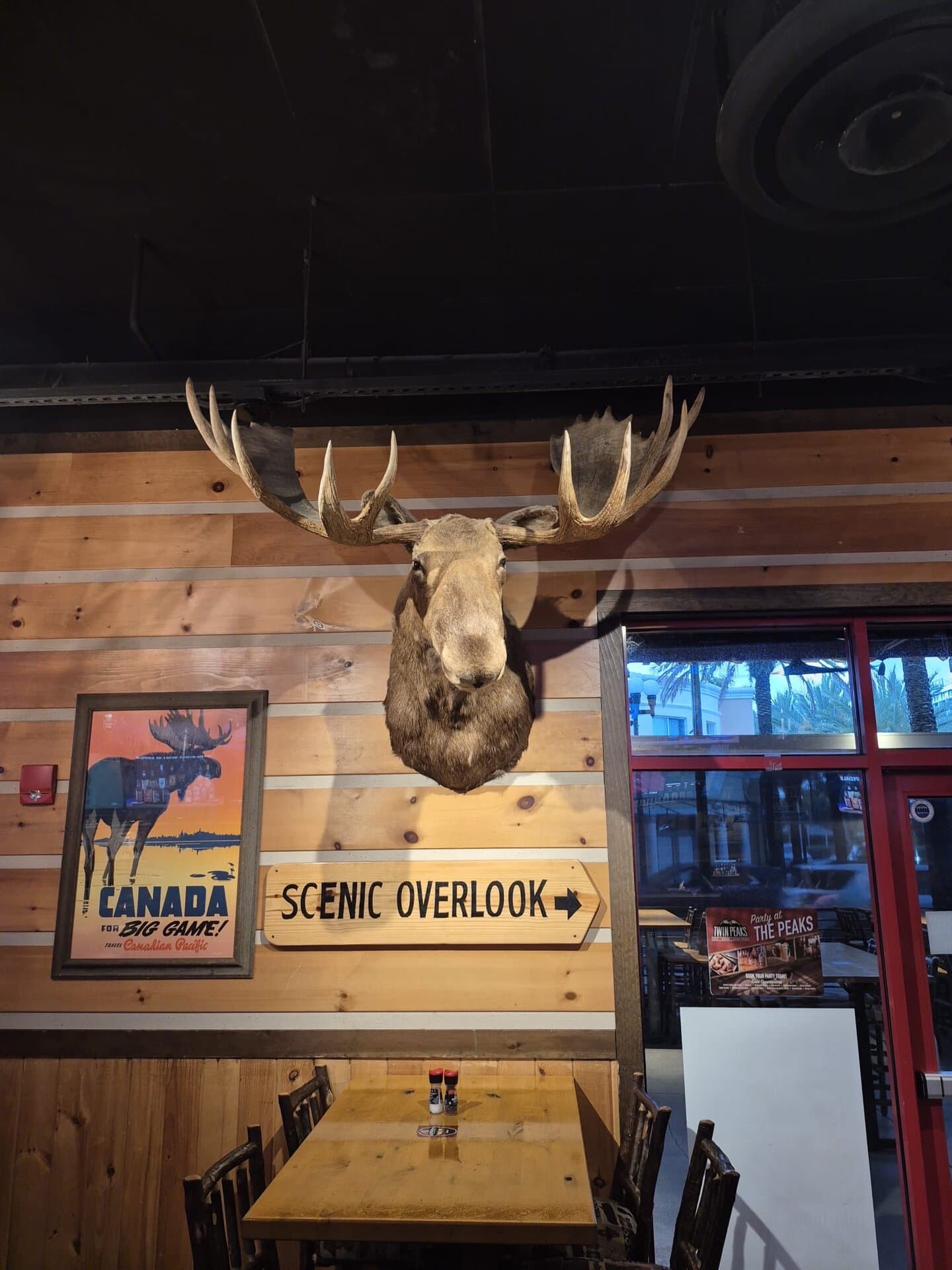 TWIN PEAKS RESTAURANT