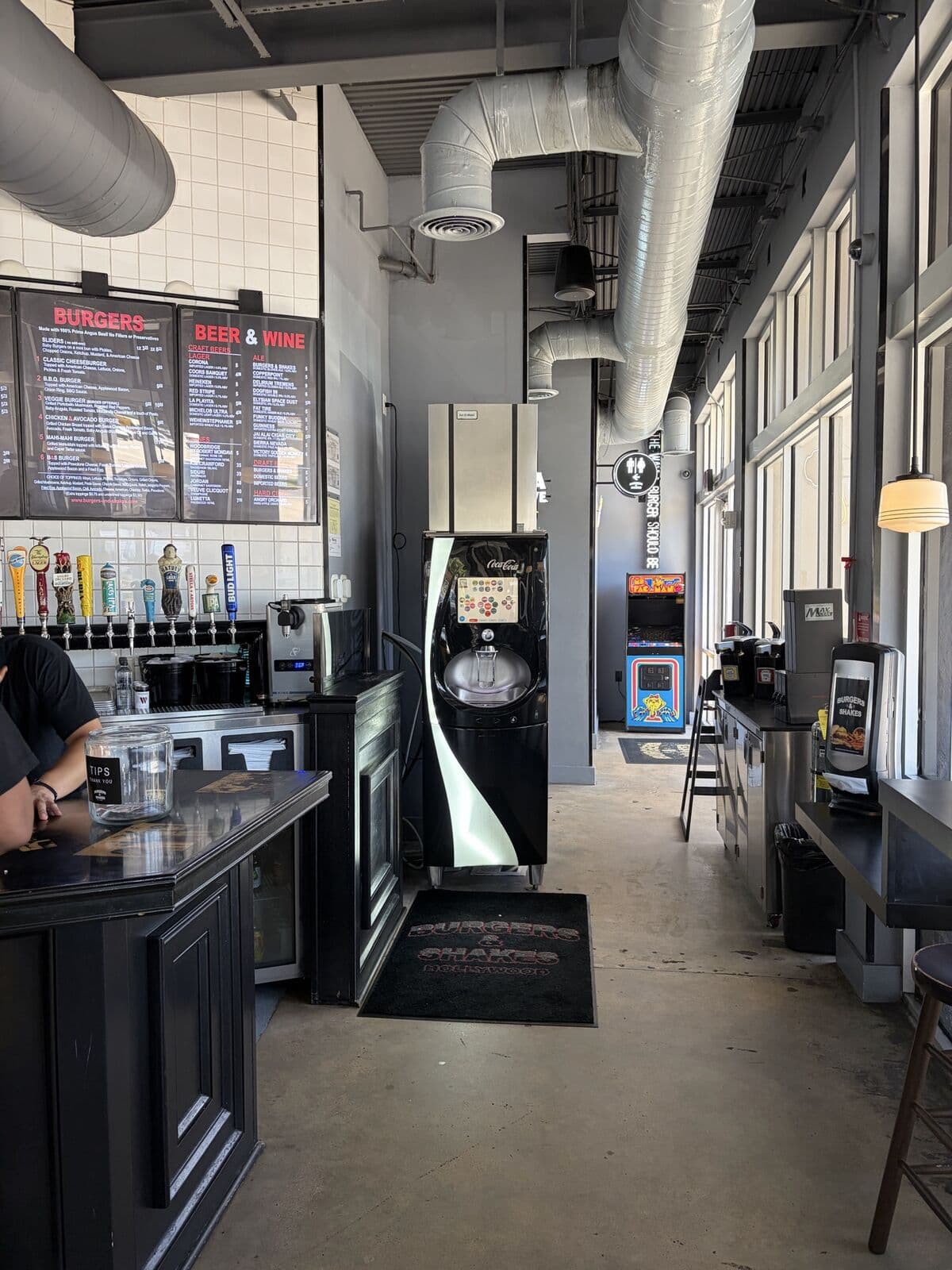 BURGERS & SHAKES ON WHEELS photo 2