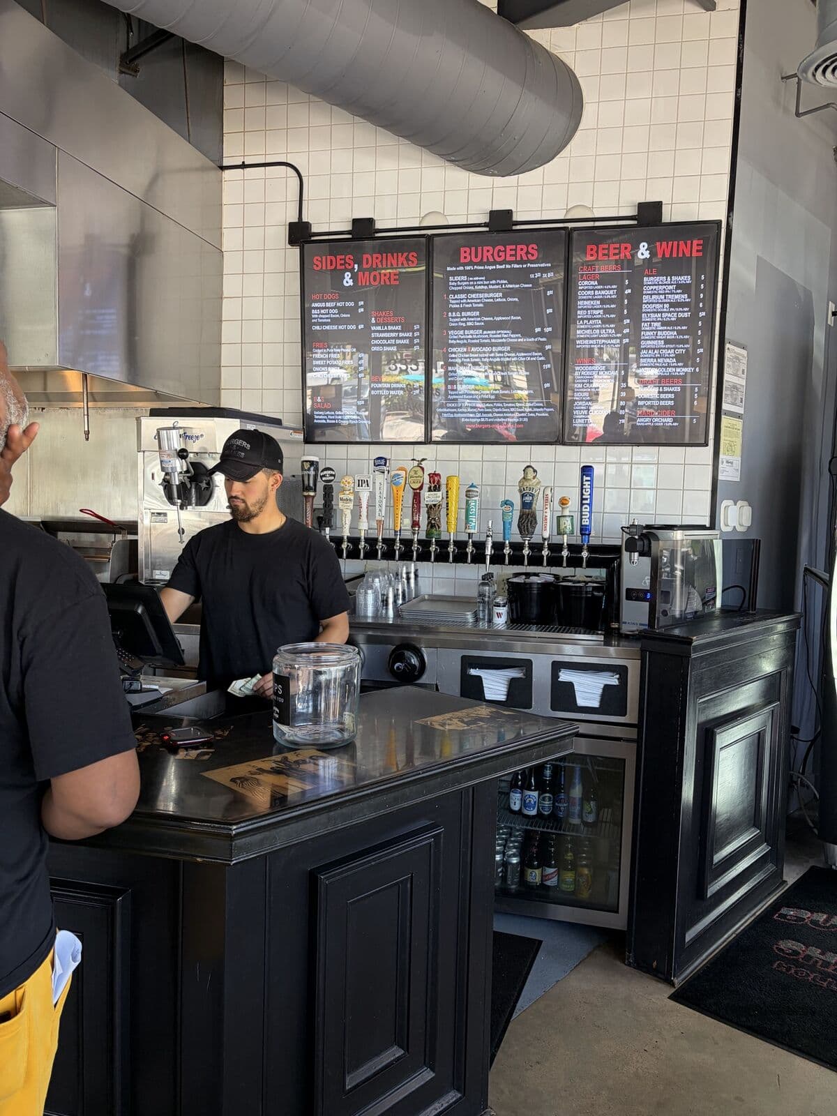 BURGERS & SHAKES ON WHEELS photo 1