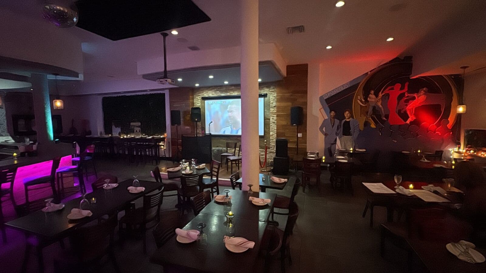 REDWOOD BAR & KITCHEN photo 2