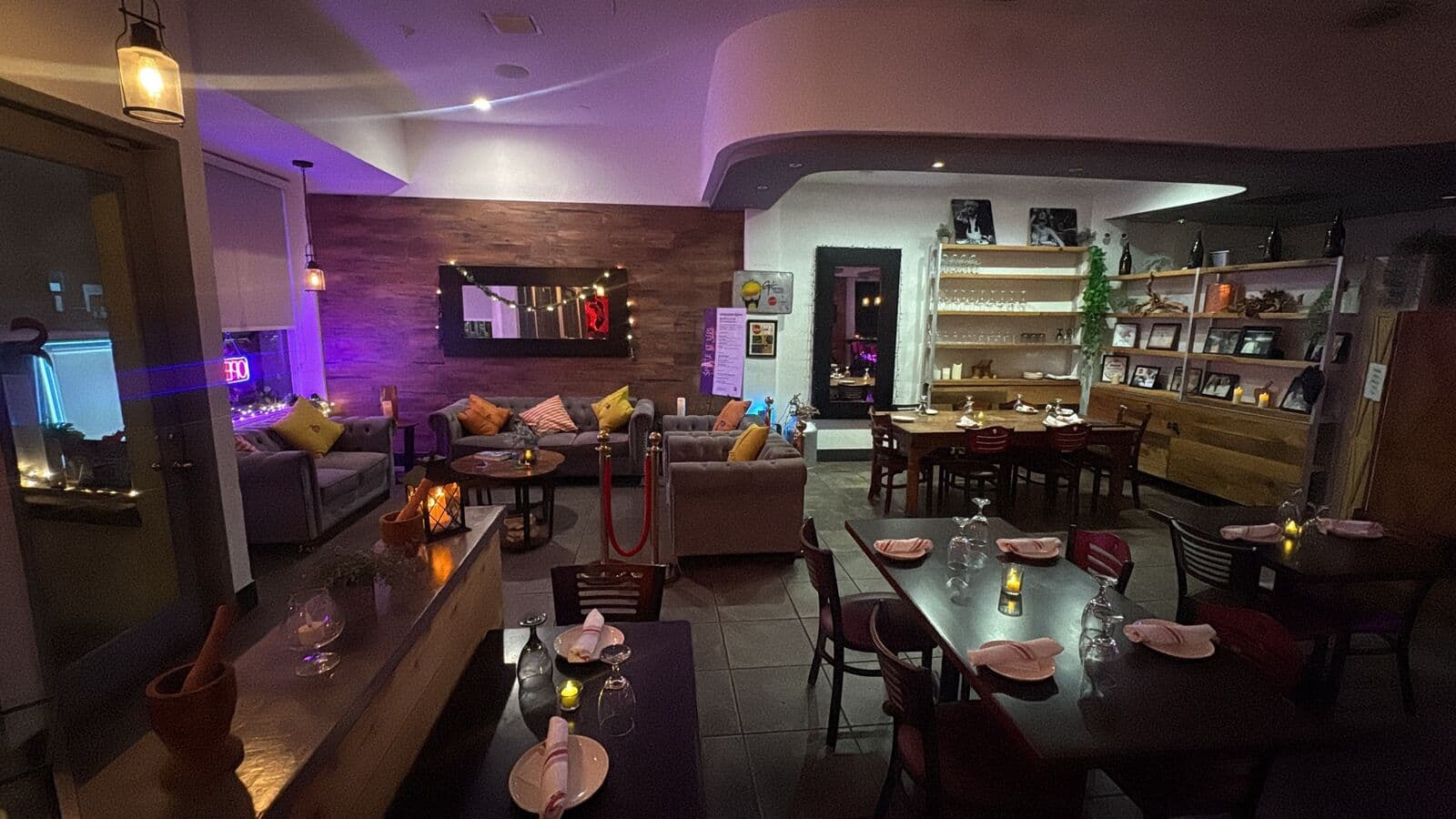 REDWOOD BAR & KITCHEN photo 1