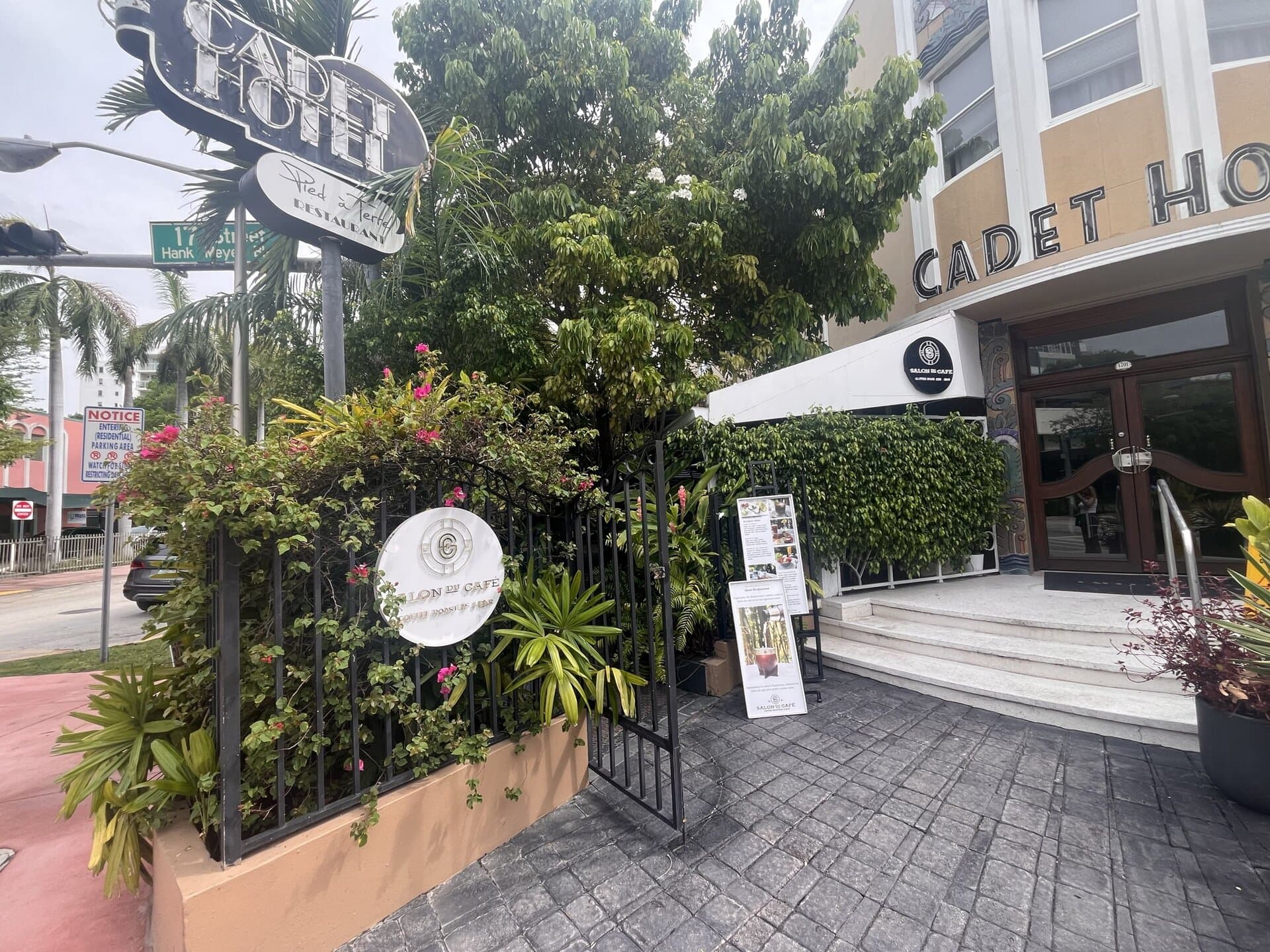 Salon du CAFE — French restaurant