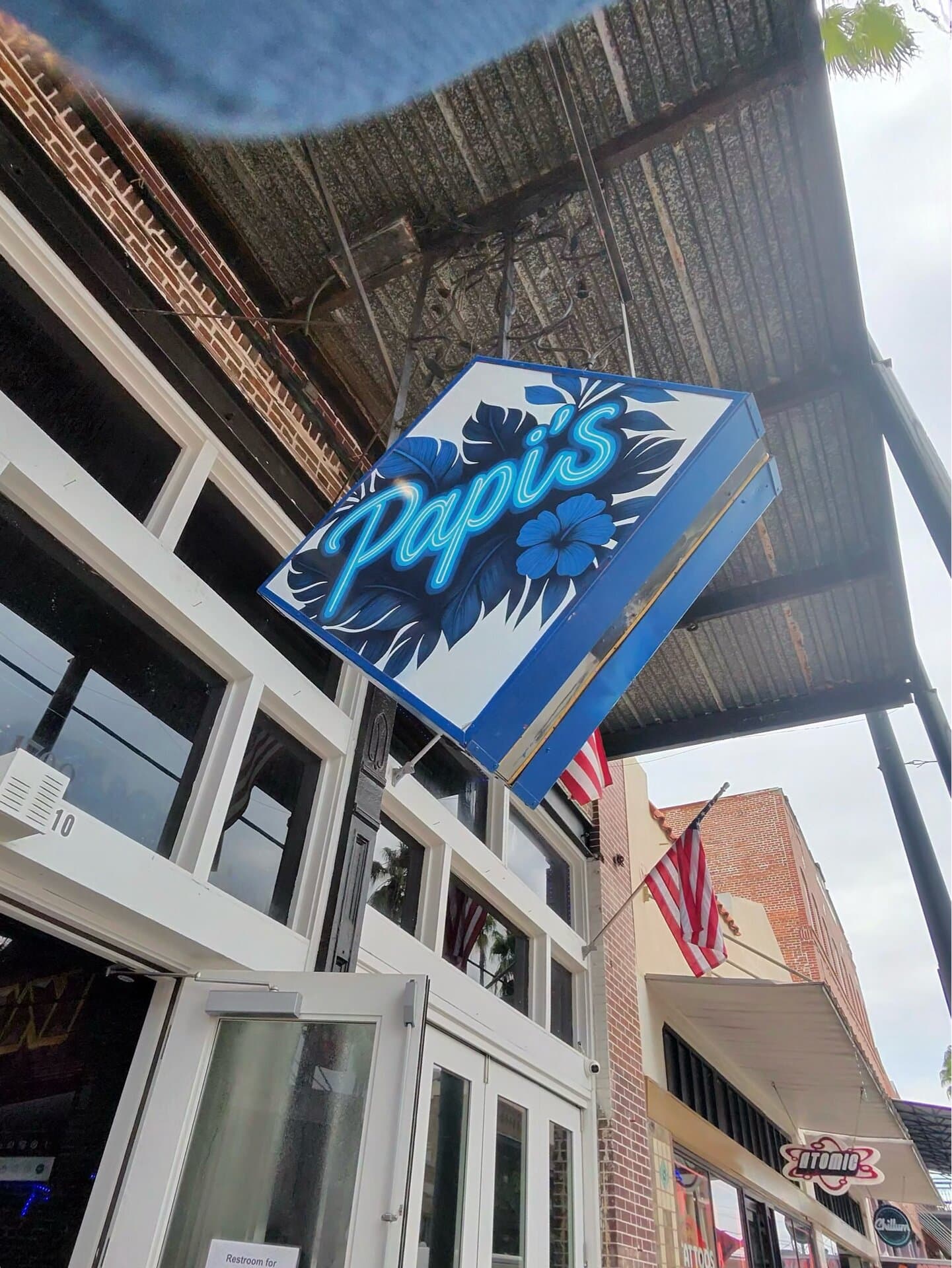 Papi's Restaurant and Lounge — Latin American restaurant