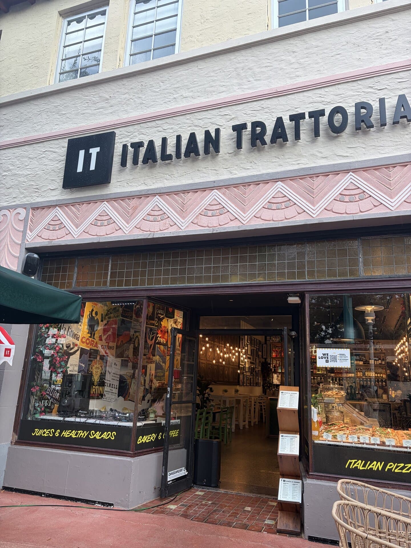 IT ITALIAN TRATTORIA